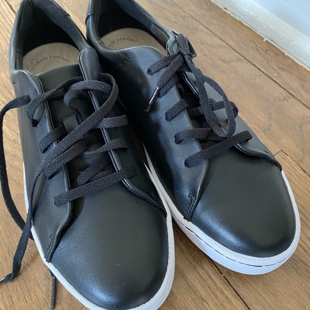 Clark’s cushion collection, black size 9 women’s tennis shoes.